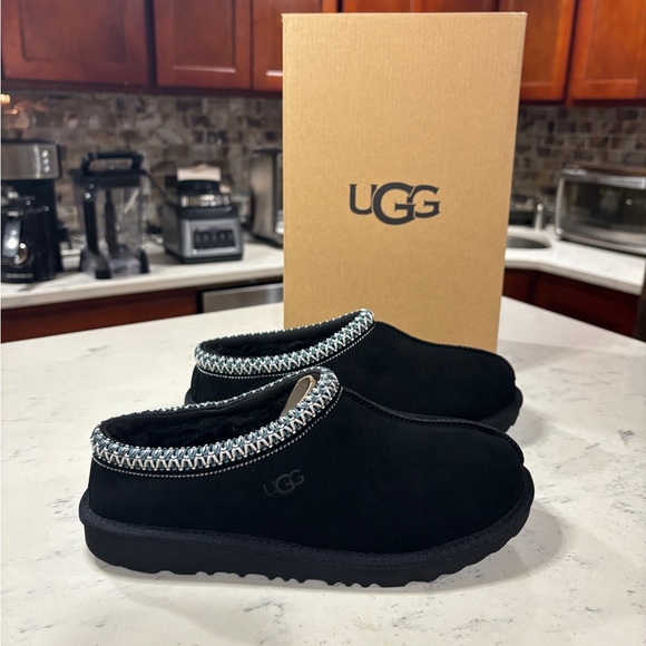 Size 1Y Brand New UGG Kids Tasman || Slipper black fast Shipping - Picture 2 of 9